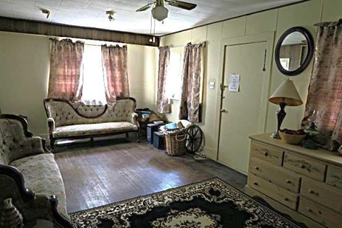 217 1 Street North, Lomond, AB 