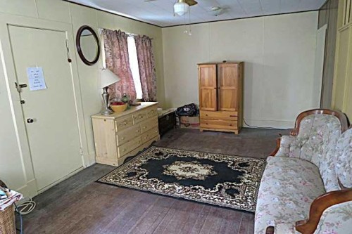 217 1 Street North, Lomond, AB 