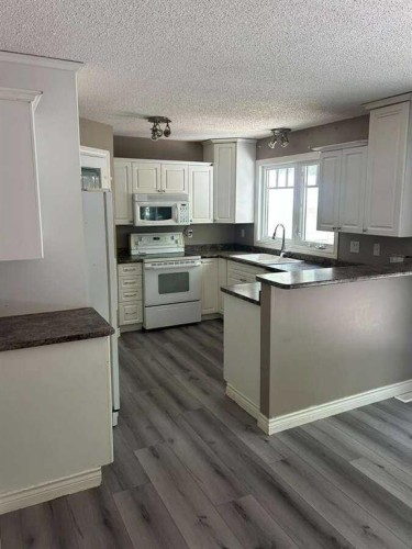 10629 104 Avenue, Grande Cache, AB - Indoor Photo Showing Kitchen