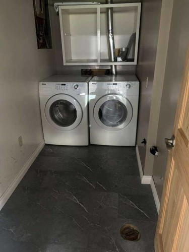 10629 104 Avenue, Grande Cache, AB - Indoor Photo Showing Laundry Room