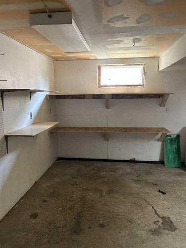 10629 104 Avenue, Grande Cache, AB - Indoor Photo Showing Garage