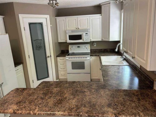 10629 104 Avenue, Grande Cache, AB - Indoor Photo Showing Kitchen
