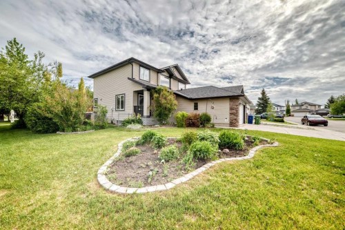 167 Fairways Close Nw, Airdrie, AB - Outdoor