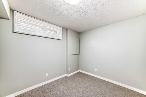 167 Fairways Close Nw, Airdrie, AB - Indoor Photo Showing Other Room