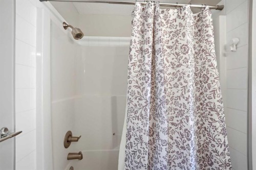 402 Wentworth Villas Sw, Calgary, AB - Indoor Photo Showing Bathroom