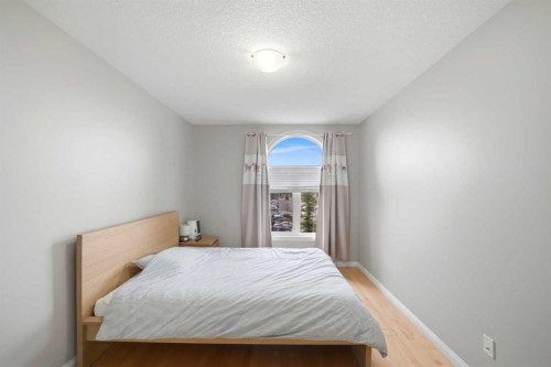 402 Wentworth Villas Sw, Calgary, AB - Indoor Photo Showing Bedroom