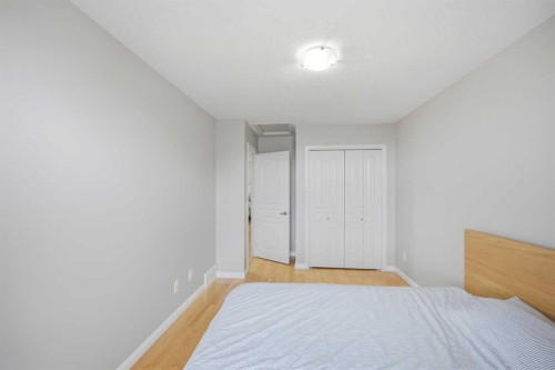 402 Wentworth Villas Sw, Calgary, AB - Indoor Photo Showing Bedroom