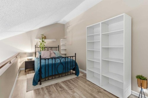57-2225 Oakmoor Drive Sw, Calgary, AB - Indoor Photo Showing Bedroom