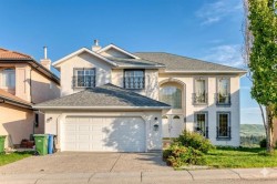 78 Scimitar View NW Calgary, AB T3L 2B5
