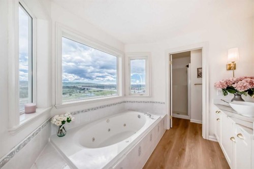 78 Scimitar View Nw, Calgary, AB 