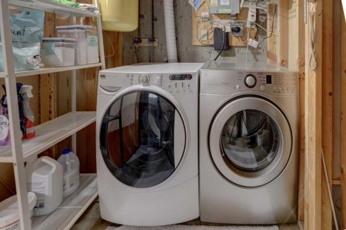 108 Templeview Place Ne, Calgary, AB - Indoor Photo Showing Laundry Room