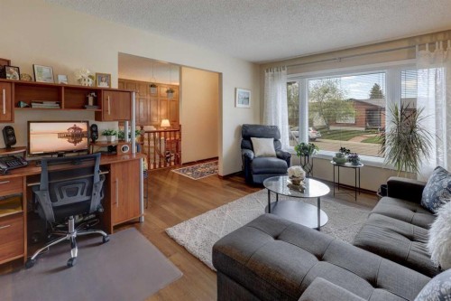 108 Templeview Place Ne, Calgary, AB - Indoor Photo Showing Living Room