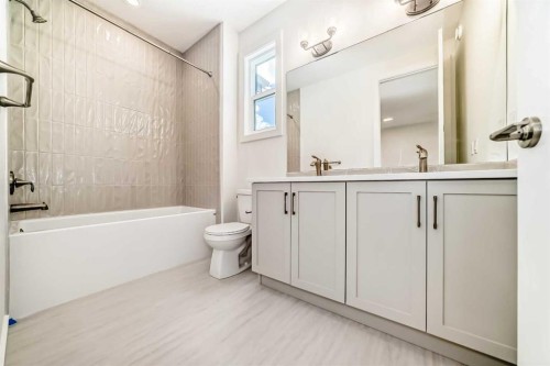 46 Verdure Place Sw, Calgary, AB - Indoor Photo Showing Bathroom