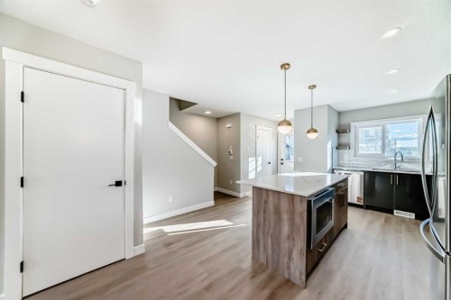 903 Clover Road, Carstairs, AB - Indoor Photo Showing Kitchen With Upgraded Kitchen