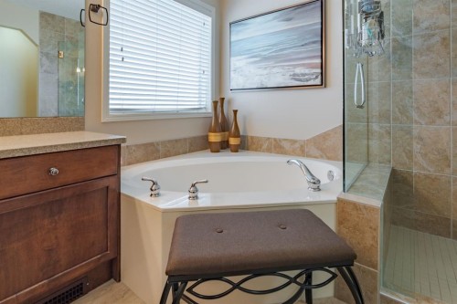 6 Cranwell Link Se, Calgary, AB - Indoor Photo Showing Bathroom