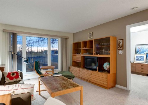 63 Brookpark Crescent Sw, Calgary, AB - Indoor Photo Showing Living Room