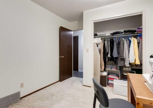 63 Brookpark Crescent Sw, Calgary, AB - Indoor
