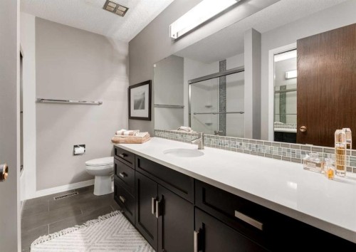 63 Brookpark Crescent Sw, Calgary, AB - Indoor Photo Showing Bathroom