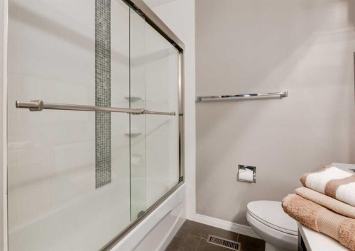 63 Brookpark Crescent Sw, Calgary, AB - Indoor Photo Showing Bathroom