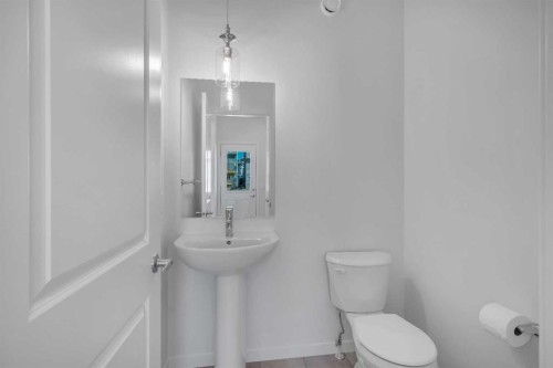 541 Bayview Street Sw, Airdrie, AB - Indoor Photo Showing Bathroom
