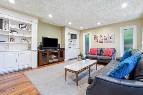 411 Wilderness Place Se, Calgary, AB - Indoor Photo Showing Living Room