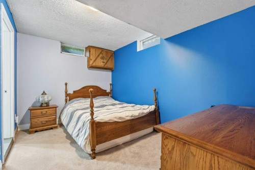 411 Wilderness Place Se, Calgary, AB - Indoor Photo Showing Bedroom