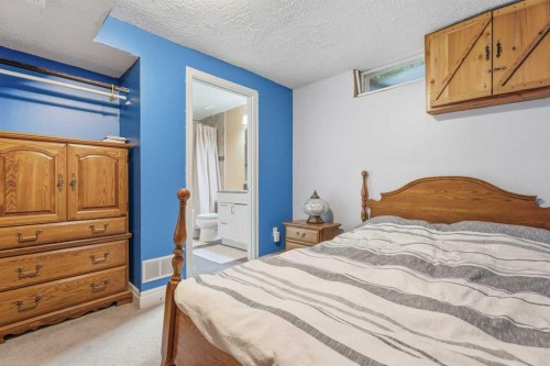 411 Wilderness Place Se, Calgary, AB - Indoor Photo Showing Bedroom