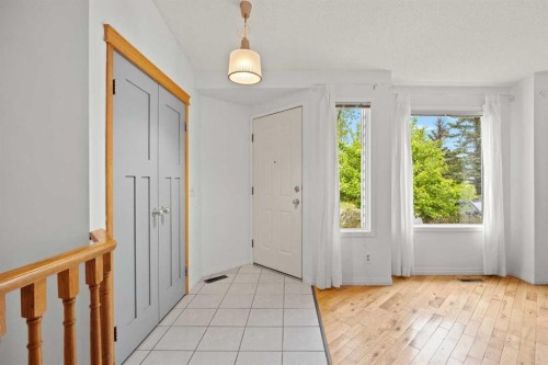 159 Shawinigan Drive Sw, Calgary, AB - Indoor Photo Showing Other Room