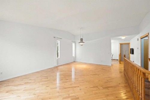 159 Shawinigan Drive Sw, Calgary, AB - Indoor Photo Showing Other Room