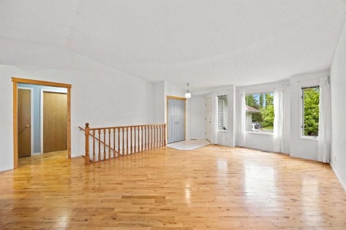 159 Shawinigan Drive Sw, Calgary, AB - Indoor Photo Showing Other Room