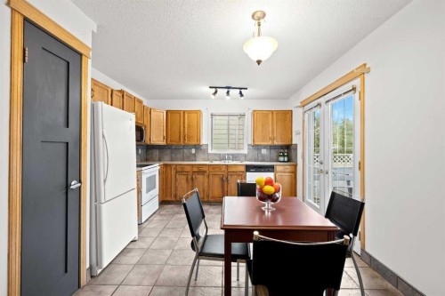 159 Shawinigan Drive Sw, Calgary, AB - Indoor Photo Showing Dining Room