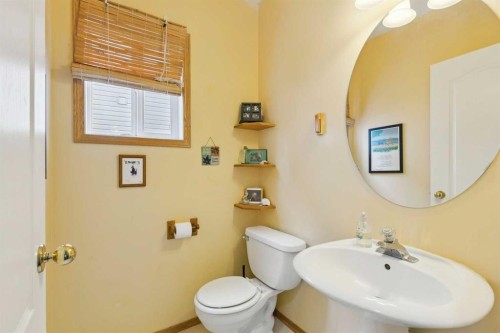 23 Tuscarora Close Nw, Calgary, AB - Indoor Photo Showing Bathroom