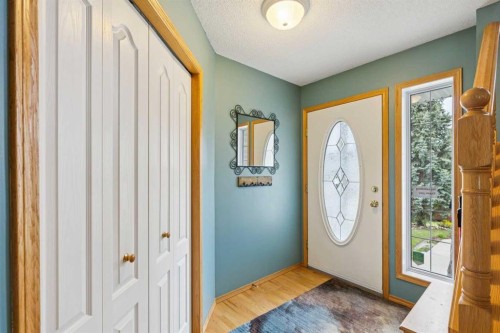 23 Tuscarora Close Nw, Calgary, AB - Indoor Photo Showing Other Room