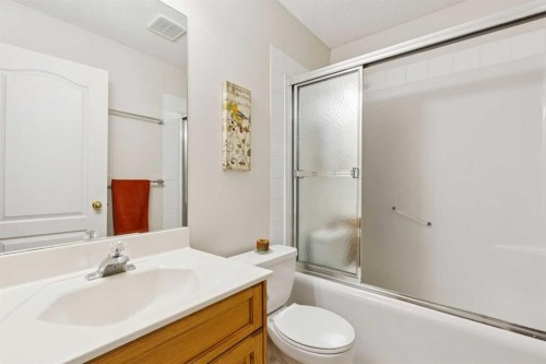 23 Tuscarora Close Nw, Calgary, AB - Indoor Photo Showing Bathroom
