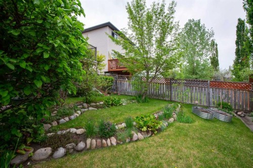 23 Tuscarora Close Nw, Calgary, AB - Outdoor With Backyard