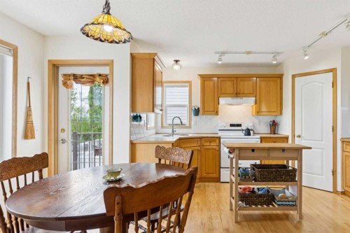 23 Tuscarora Close Nw, Calgary, AB - Indoor Photo Showing Dining Room