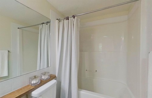 2223-115 Prestwick Villas Se, Calgary, AB - Indoor Photo Showing Bathroom