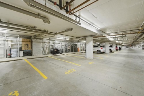 2223-115 Prestwick Villas Se, Calgary, AB - Indoor Photo Showing Garage