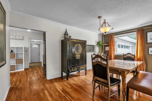 712 14 Street Se, Calgary, AB - Indoor Photo Showing Dining Room