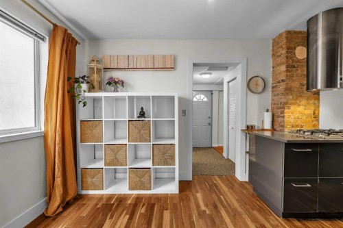 712 14 Street Se, Calgary, AB - Indoor