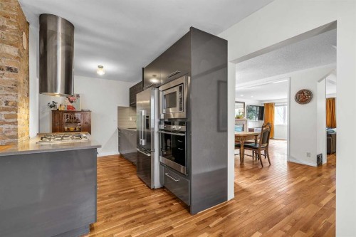 712 14 Street Se, Calgary, AB - Indoor Photo Showing Kitchen