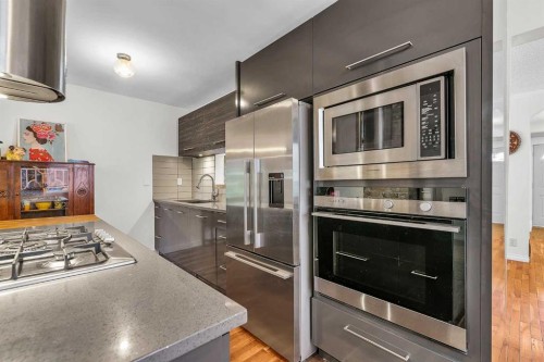712 14 Street Se, Calgary, AB - Indoor Photo Showing Kitchen