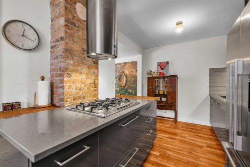 712 14 Street Se, Calgary, AB - Indoor Photo Showing Kitchen