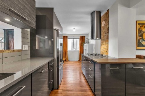 712 14 Street Se, Calgary, AB - Indoor Photo Showing Kitchen With Upgraded Kitchen
