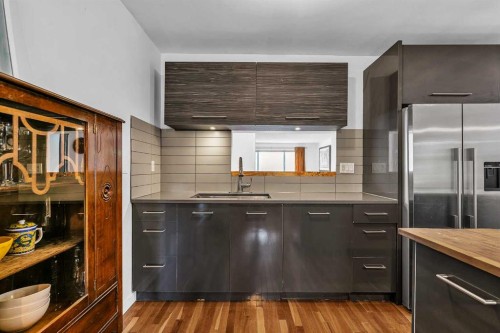 712 14 Street Se, Calgary, AB - Indoor Photo Showing Kitchen With Upgraded Kitchen