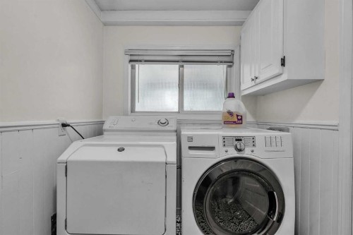 712 14 Street Se, Calgary, AB - Indoor Photo Showing Laundry Room