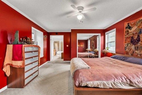712 14 Street Se, Calgary, AB - Indoor Photo Showing Bedroom