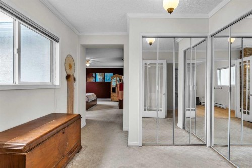 712 14 Street Se, Calgary, AB - Indoor Photo Showing Other Room