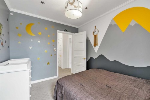 712 14 Street Se, Calgary, AB - Indoor Photo Showing Bedroom