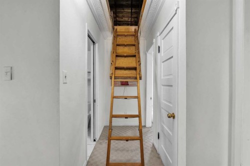 712 14 Street Se, Calgary, AB - Indoor Photo Showing Other Room